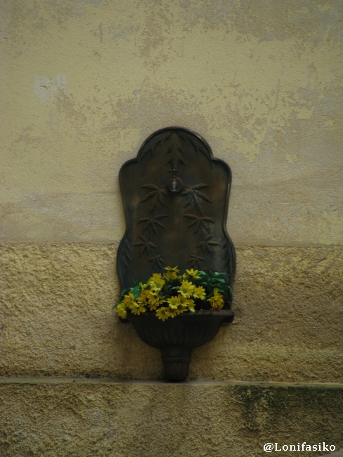 Detalle ornamental en la parte antigua de Villefranche