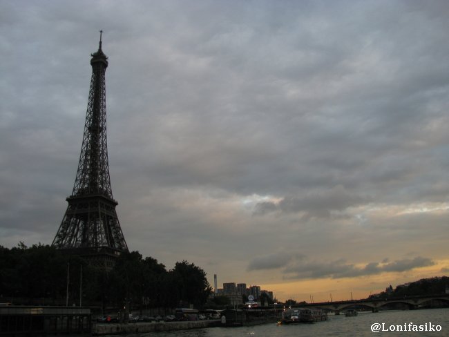 La Torre Eiffel desde un crucero por el río Sena