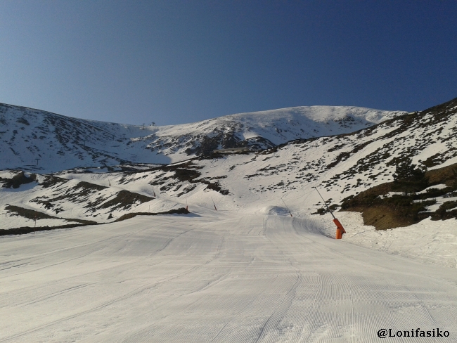 Esquiar por pistas azules en Valdezcaray