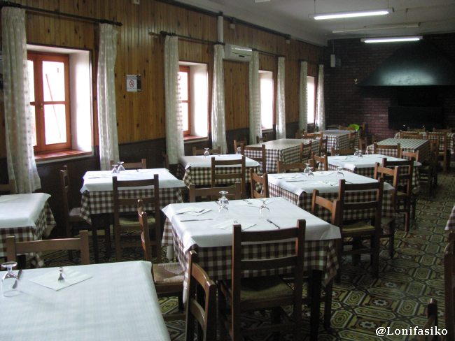 Interior del restaurante Santuario del Moncayo