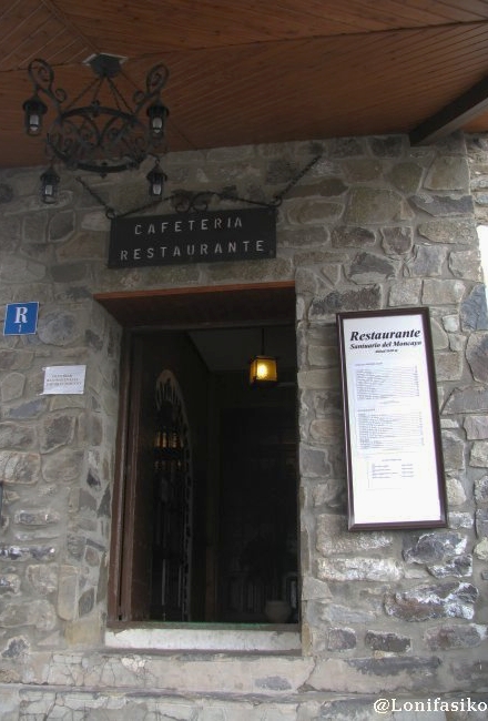 Entrada al bar y restaurante Santuario del Moncayo