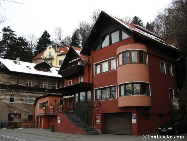 Vista del edificio que alberga el Hotel Heimgartl en Innsbruck