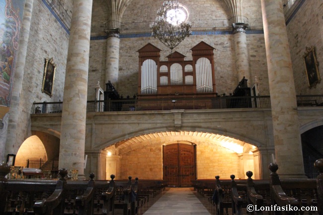 Interior de la iglesia de la Purisima Concepción, donde destaca el enorme órgano
