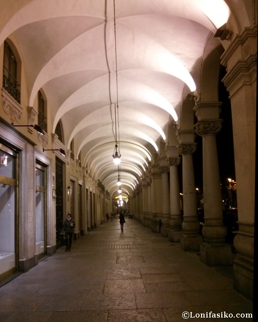 Avenidas porticadas en el centro histórico de Torino, clase y elegancia