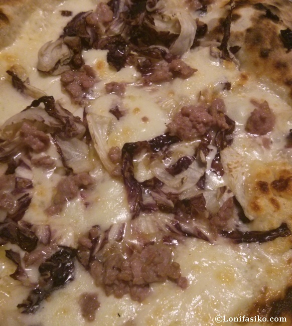 Pizza especial de la casa en el Ristorante Pizzeria Amici Miei, en Turín