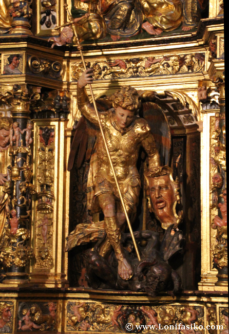 Imagen de San Miguel con lanza y diablo
