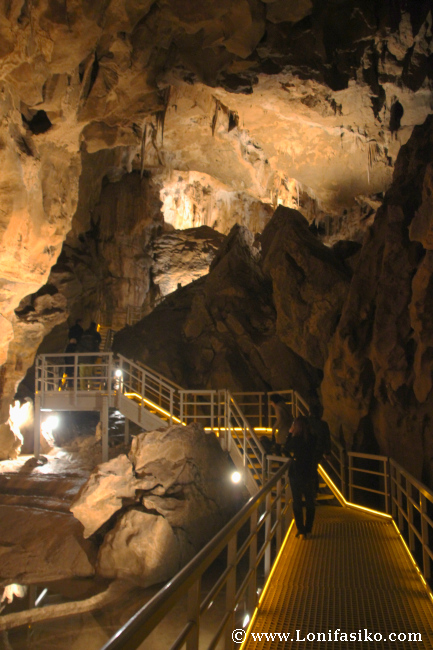 Recorrido visita guiada Cuevas de Arrikrutz en Oñati