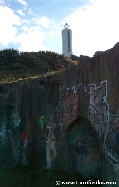 Túnel de la bateria bélica y faro de Gorliz