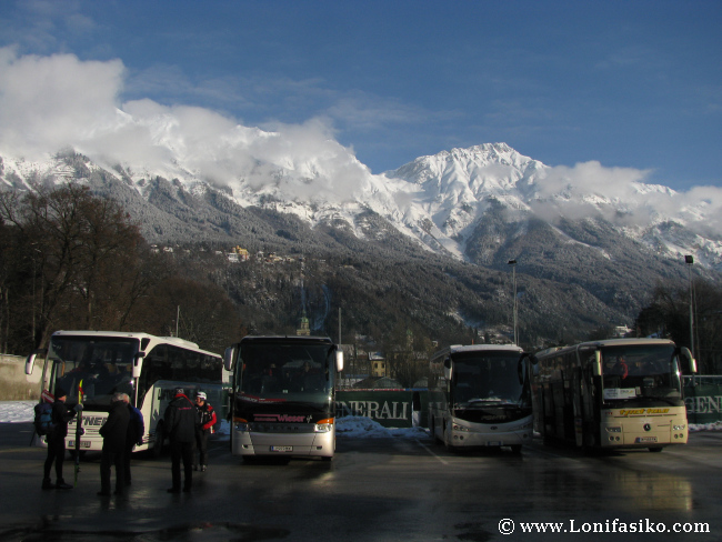 Busparkplatz-Hofgarten, estación de autobuses donde organizan a la gente del skibus