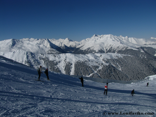 Pista roja y vistas bajando desde Hoadl, en Axamer Lizum