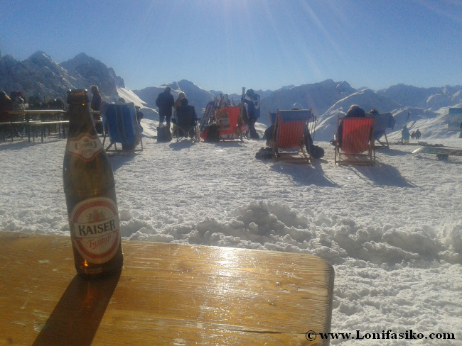 Sol y nieve en Hoadl, cota máxima de Axamer Lizum, a 2340 metros