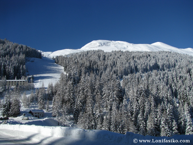 Vistas desde la explanada y cota baja de la estación esquí de Axamer Lizum