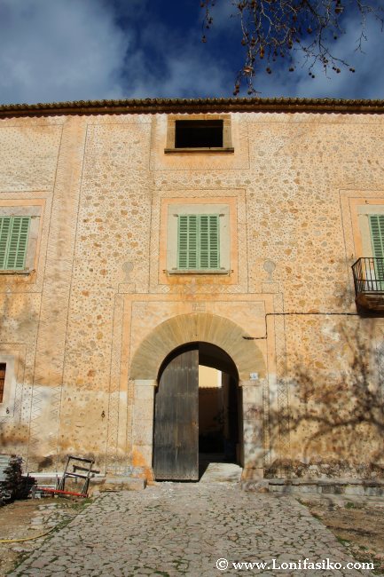 Fachada del edificio principal de la possessió de Es Galatzó