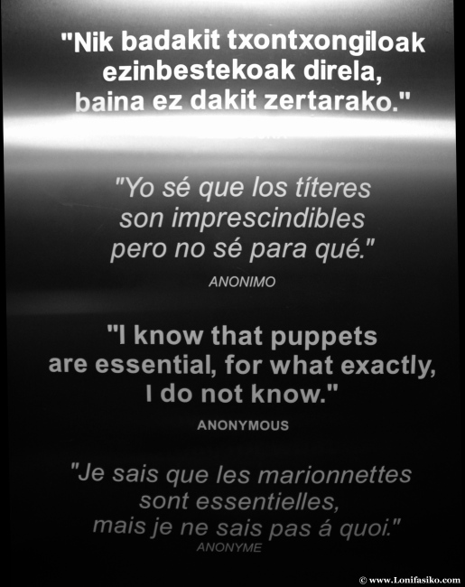 Mensaje de texto sobre títeres y marionetas en el museo Topic de Tolosa