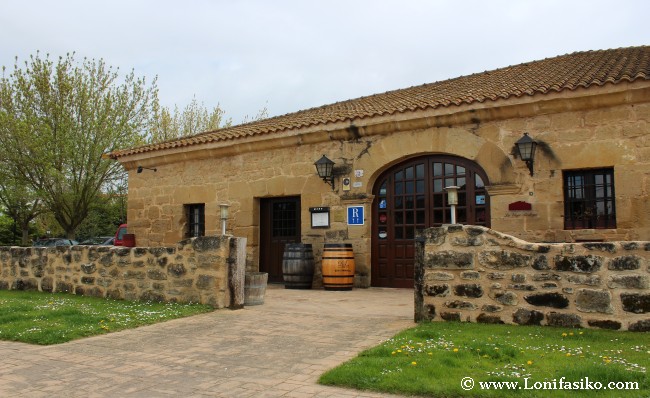 Entrada principal del restaurante La Vieja Bodega
