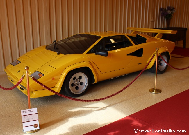 Lamborghini Countach, también hay coches deportivos en la colección