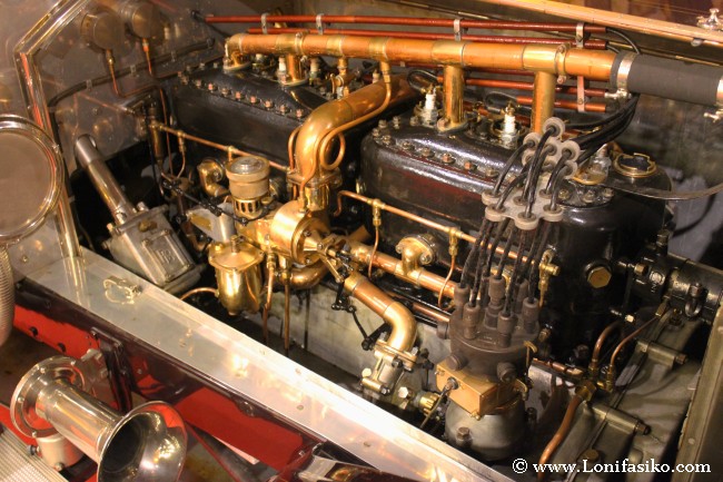 Motor y mecánica de un Rolls-Royce antiguo