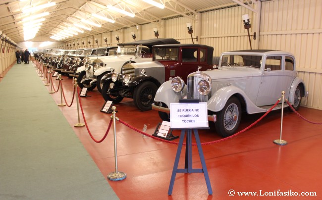 Pabellón con Rolls-Royce de diferentes décadas