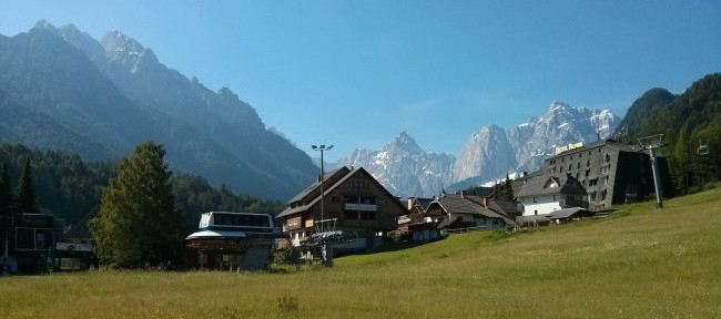 Ruta en coche de Italia a Eslovenia: entrada por Kranjska Gora en los Alpes Julianos