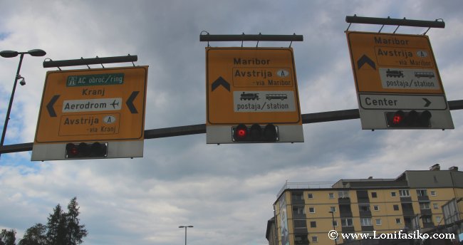 Señales de tráfico en Eslovenia, en inglés