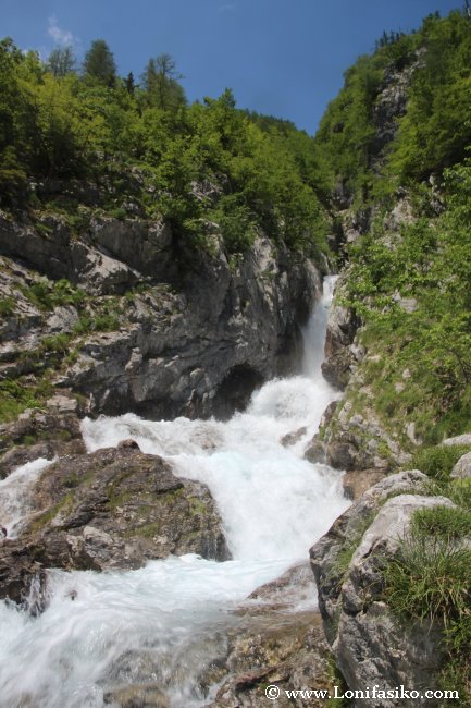 Cascada nacimiento río Soča fotos eslovenia