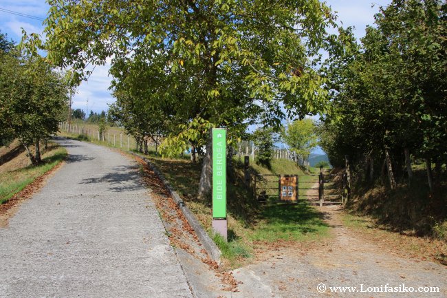 Entrada a la vía verde en Liernia, dirección Mutiloa