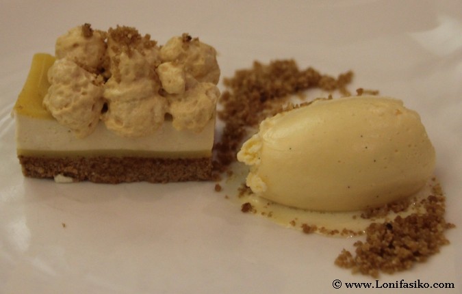 Pastel de praliné de avellana y espuma de whisky y helado de vainilla