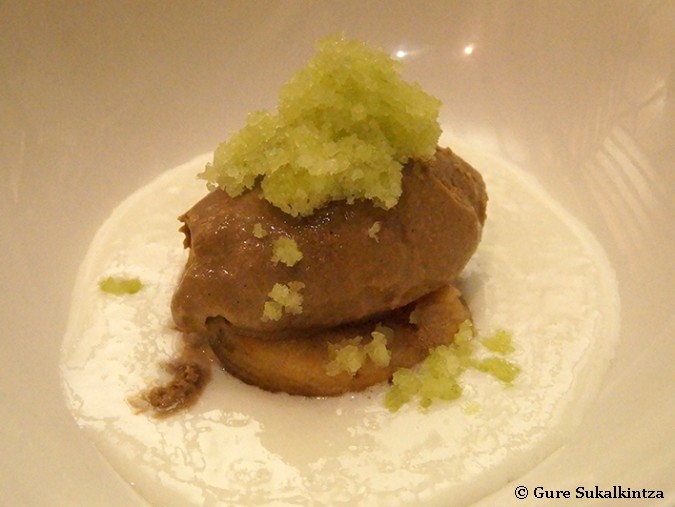 Sorbete de café con milhojas de gransmith y crema de gatzatua