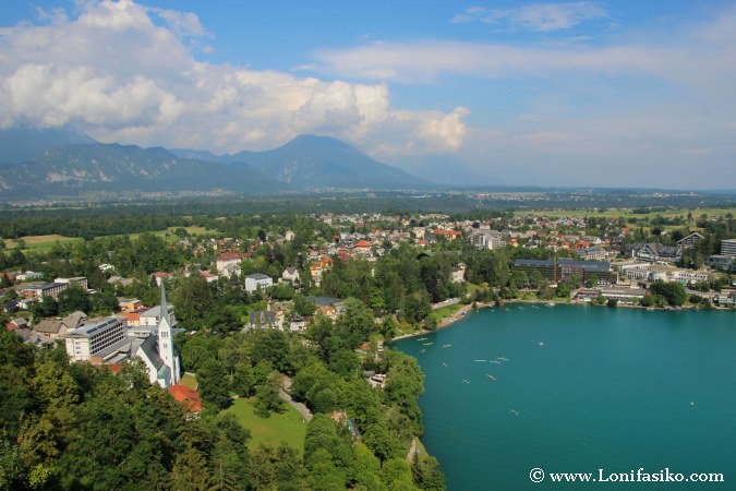Vistas panorámicas sobre la ciudad de Bled