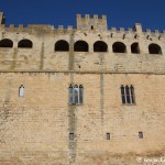 Imponente fachada del castillo de Valderrobles