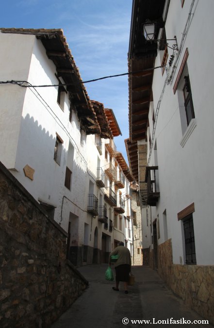 La vida diaria en las calles de Linares de Mora