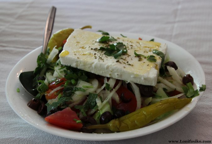 Ingredientes de una ensalada griega auténtica