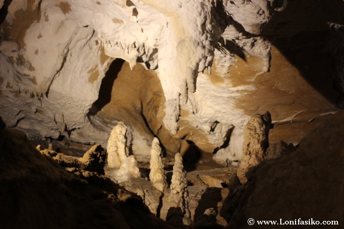 Estalacticas y Estalagmitas en las cuevas de Urdax