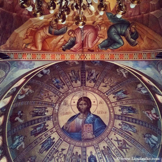 Pinturas en techo de Iglesia ortodoxa bizantina en Grecia
