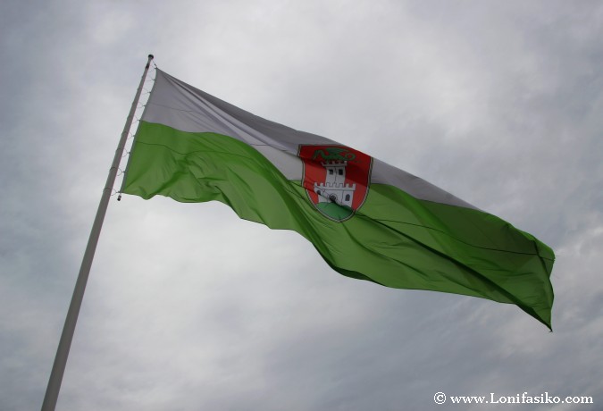 Bandera y escudo de la ciudad de Liubliana