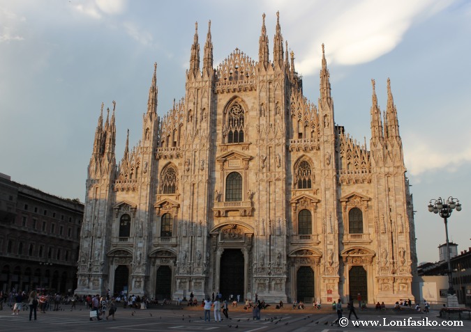 Il Duomo di Milano al atardecer