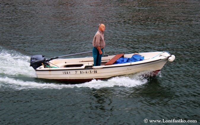 Txalupa o típico barco vasco