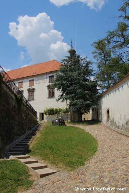 Castillo de Ptuj: Acceso a la casa-palacio