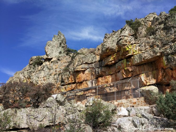 Cuevas y pinturas rupestres en Fuencaliente