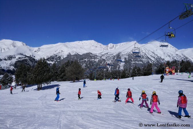 Esquiar con niños en Andorra