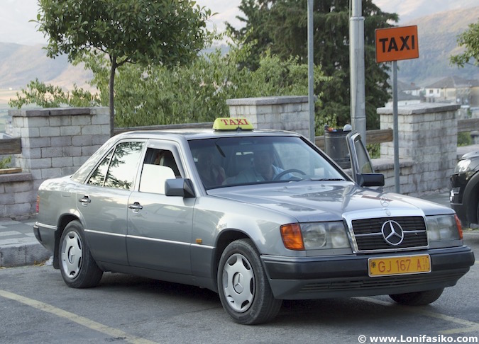 Albania taxi Mercedes coches antiguos fotos