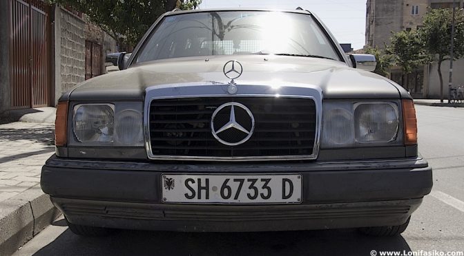 Albania, el ‘macrogaraje’ de los Mercedes vivientes