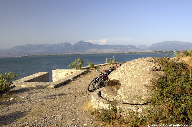 fotos bunkers albania lago Shkodër