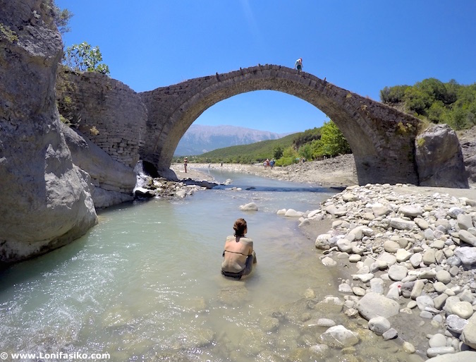 Puente Kadiut en Albania