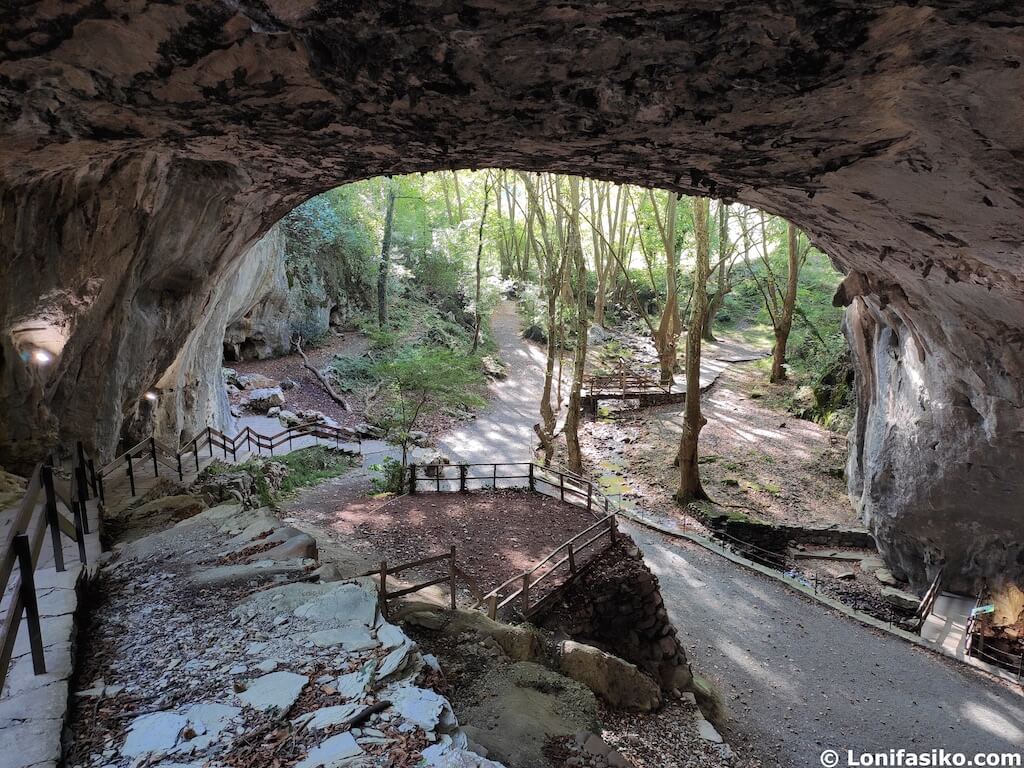 entrada cuevas zugarramurdi navarra
